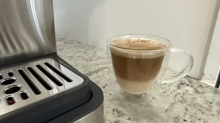 Обзор кофемашины De'Longhi Linea Classic: доступное решение для начинающих кофеманов фото