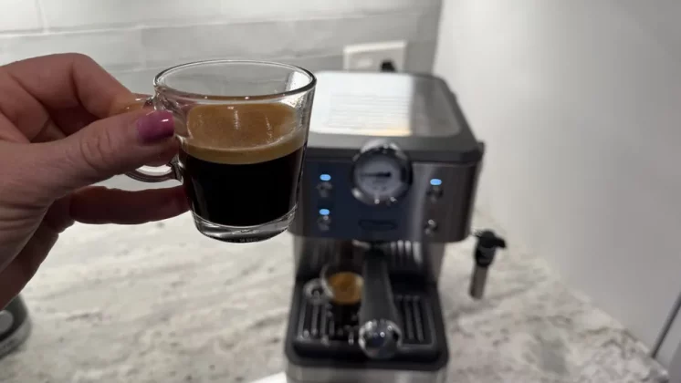 Обзор кофемашины De'Longhi Linea Classic: доступное решение для начинающих кофеманов фото