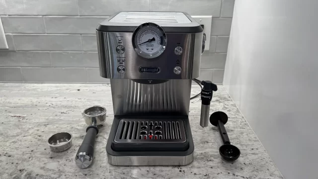 Обзор кофемашины De'Longhi Linea Classic: доступное решение для начинающих кофеманов