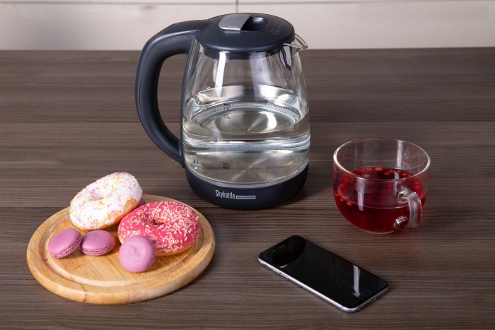 Умный чайник REDMOND: удаленное управление и цветные световые эффекты картинка REDMOND SKYKETTLE обзор