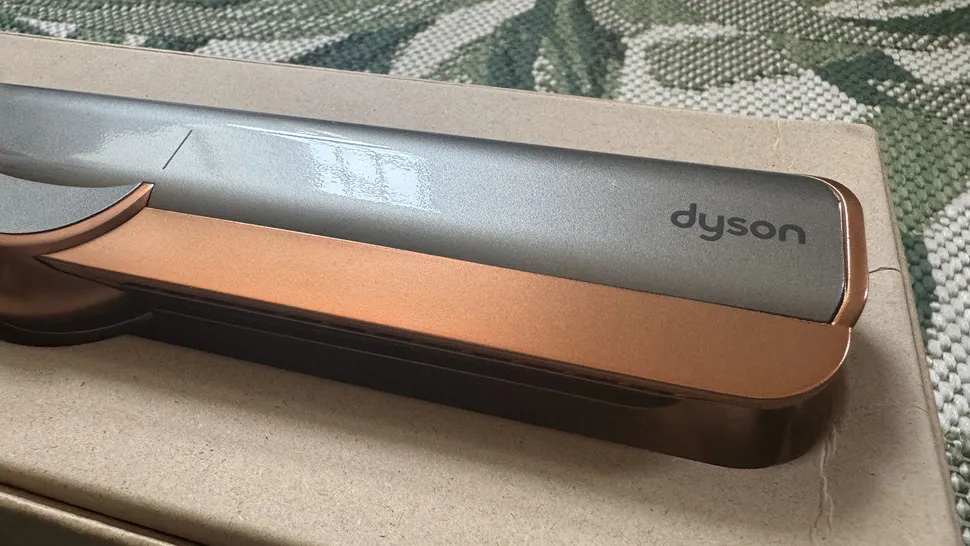 Dyson Airstrait