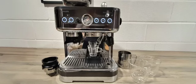 Кофемашина Philips Barista Brew: доступная, стильная, но немного неуклюжая.